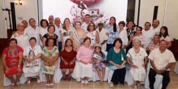 Atenea Gómez rinde tributo a fundadores de Isla Mujeres con tradicional desayuno