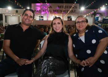 Cierran con broche de oro las Fiestas de Fundación de Isla Mujeres con baile de Paleto ‘La Voz de la Cumbia’