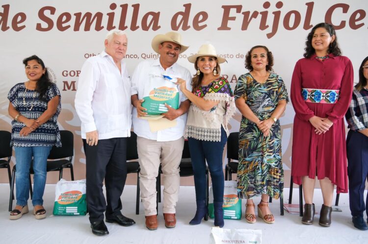 Mara Lezama y Víctor Villalobos entregan semilla certificada de frijol para siembra de más de 2 mil 125 productores