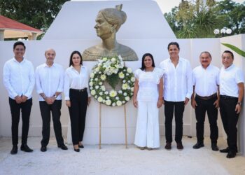 Blanca Merari encabeza ceremonia por el 182 aniversario luctuoso de Leona Vicario