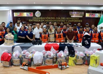 Atenea Gómez refrenda su compromiso de continuar fortaleciendo el Cuerpo de Bomberos de Isla Mujeres