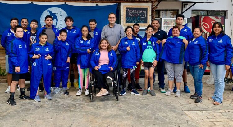 Para-Atletas reciben uniformes para la etapa Estatal de los Paranacionales CONADE 2024