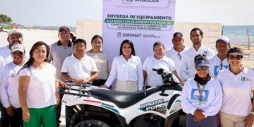 Blanca Merari entrega equipamiento para limpieza de playas en Puerto Morelos