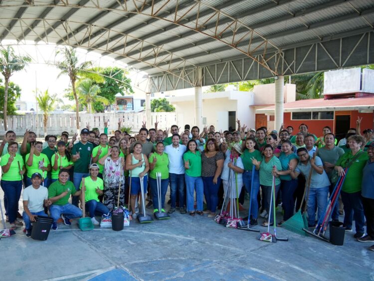 Renán Sánchez se suma a acciones en favor de los estudiantes en Puerto Morelos