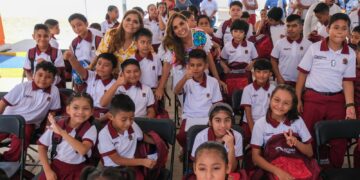 Inaugura Mara Lezama el Ciclo Escolar 2024-2025 con entrega de uniformes, útiles y mochilas gratuitos