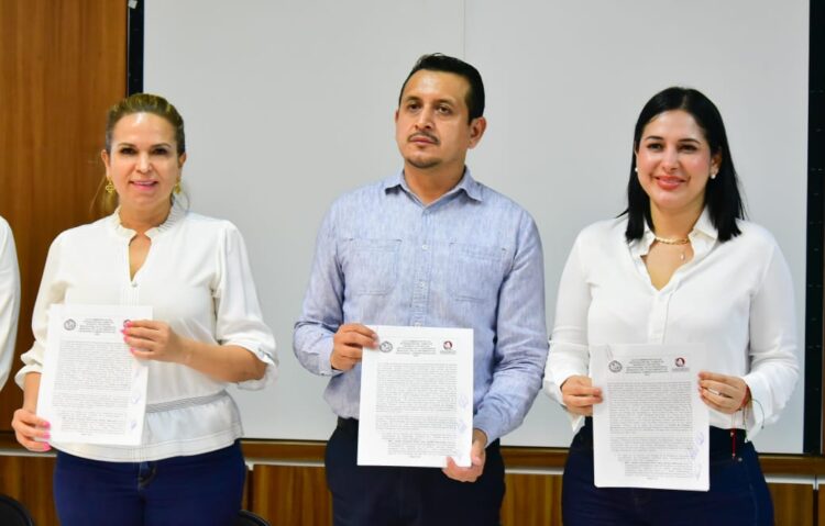 Inicia la transición en Solidaridad; se reúnen Estefanía Mercado y Lili Campos