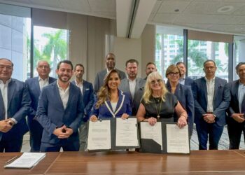 Firma Mara Lezama con navieras un histórico fondo para turismo de cruceros