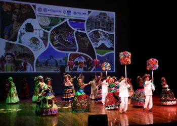 Se presenta con éxito “Una Vida en el Arte” en Playa del Carmen