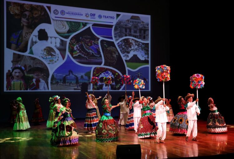 Se presenta con éxito “Una Vida en el Arte” en Playa del Carmen