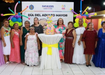 Atenea Gómez celebra a las Personas Adultas Mayores de Isla Mujeres con un ameno convivio