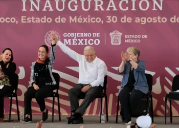 "Ahí vienen las reformas", señala AMLO desde Texcoco