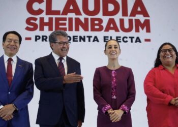 Diputados de Morena eligen a Monreal como coordinador por "consenso"