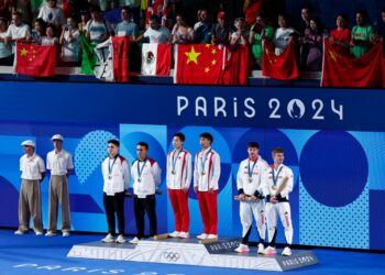 Osmar Olvera y Juan Celaya obtienen medalla de plata en clavados sincronizado de 3m