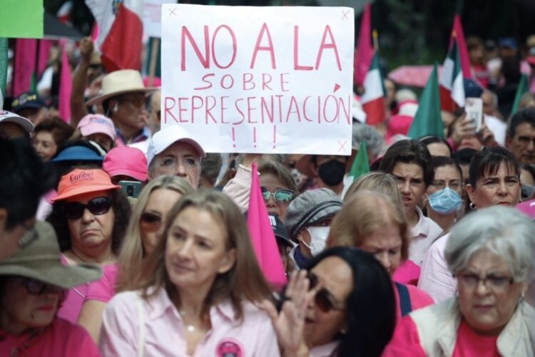 Frente al INE exigen evitar “sobrerrepresentación” en el Congreso