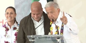 AMLO y Sheinbaum intervienen ante gritos contra Alfaro en Jalisco