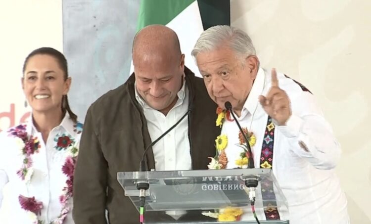 AMLO y Sheinbaum intervienen ante gritos contra Alfaro en Jalisco
