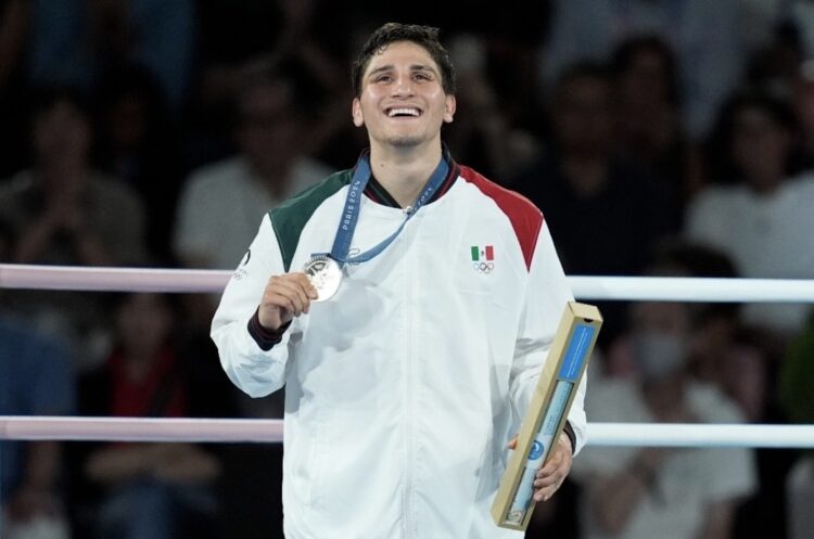 Marco Verde gana medalla de plata en final de boxeo de JO