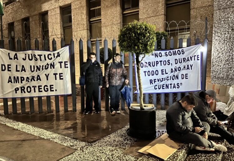 Inician trabajadores suspensión indefinida de labores en el Poder Judicial