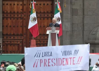 Es indispensable seguir luchando por construir una patria nueva, señala AMLO