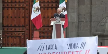 Es indispensable seguir luchando por construir una patria nueva, señala AMLO
