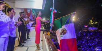 Ana Paty Peralta celebra colorido y pletórico Grito de Independencia