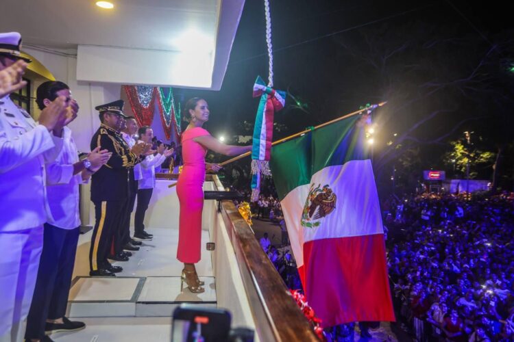 Ana Paty Peralta celebra colorido y pletórico Grito de Independencia