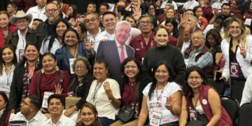 AMLO renuncia a militancia en Morena; con nueva dirigencia, contento