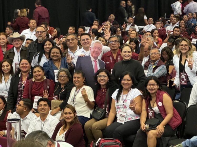 AMLO renuncia a militancia en Morena; con nueva dirigencia, contento