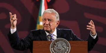 AMLO condena pretensión de jueces para detener debate de reforma judicial