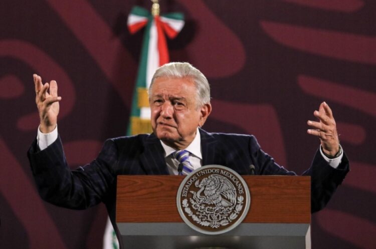 AMLO condena pretensión de jueces para detener debate de reforma judicial