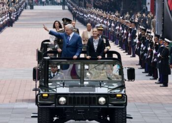 Encabezan AMLO y Claudia Sheinbaum de manera inédita ceremonia de Niños Héroes