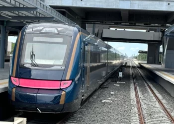 AMLO y Claudia Sheinbaum, a bordo del primer viaje de Tren P’atal de Cancún a Chichen Itzá