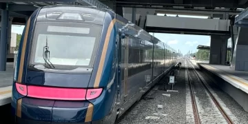 AMLO y Claudia Sheinbaum, a bordo del primer viaje de Tren P’atal de Cancún a Chichen Itzá