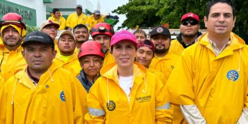 Supervisa Atenea Gómez trabajos luego del paso del huracán “Helene” en Isla Mujeres