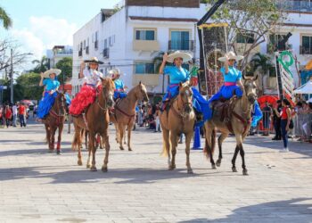 Invitan a presenciar y participar en desfile cívico-militar del 16 de septiembre en Playa del Carmen