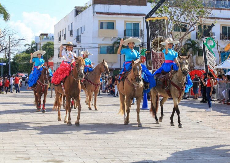 Invitan a presenciar y participar en desfile cívico-militar del 16 de septiembre en Playa del Carmen