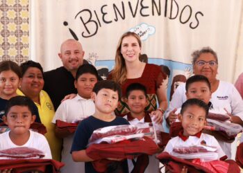 Inicia Gobierno del Estado inicia entrega de apoyos escolares en Isla Mujeres