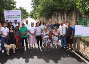 Blanca Merari inaugura obra de pavimentación en la calle México Lindo en Leona Vicario