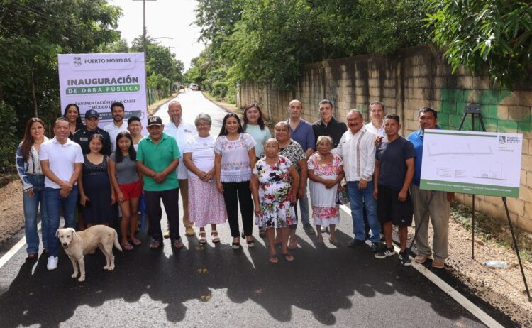 Blanca Merari inaugura obra de pavimentación en la calle México Lindo en Leona Vicario