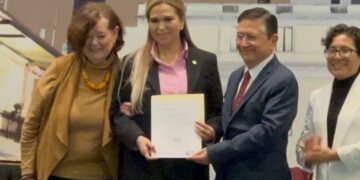 Reconocen a Lili Campos por su lucha contra la violencia de género con los "Puntos Violetas"