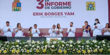 Mara Lezama acompaña a Erik Borges Yam en su Tercer Informe de Gobierno en José María Morelos