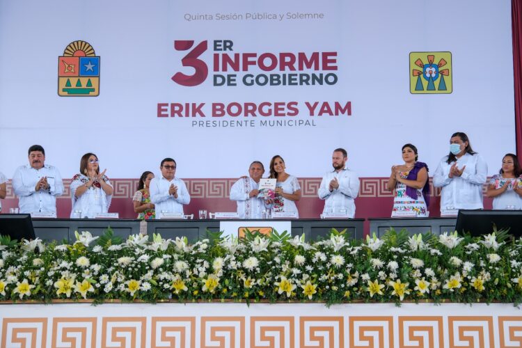 Mara Lezama acompaña a Erik Borges Yam en su Tercer Informe de Gobierno en José María Morelos