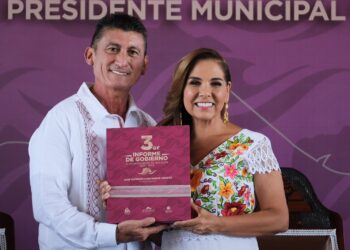 Acompaña Mara Lezama al presidente de Bacalar, José Alfredo Contreras Méndez, en el Tercer Informe de Gobierno Municipal