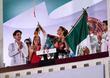 Celebran miles de quintanarroenses el Grito de Independencia junto a Mara Lezama en Chetumal