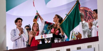 Celebran miles de quintanarroenses el Grito de Independencia junto a Mara Lezama en Chetumal