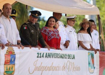Desfilan en Puerto Morelos y Leona Vicario para conmemorar Independencia de México