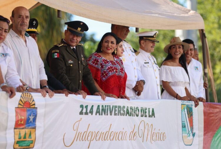 Desfilan en Puerto Morelos y Leona Vicario para conmemorar Independencia de México