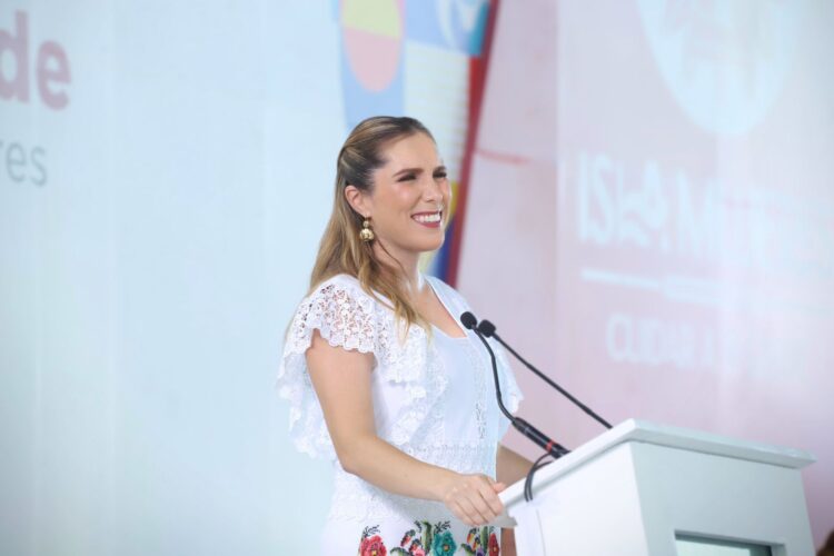 Atenea Gómez destina un presupuesto histórico en ayudas sociales en Isla Mujeres