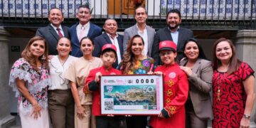 Mara Lezama devela billete de Lotería Nacional por 50 años de Quintana Roo