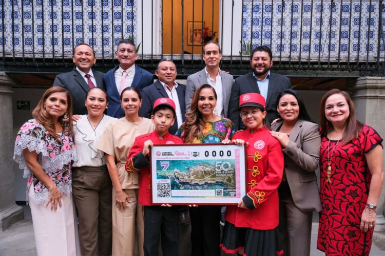 Mara Lezama devela billete de Lotería Nacional por 50 años de Quintana Roo